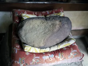 北区・王子稲荷の力石